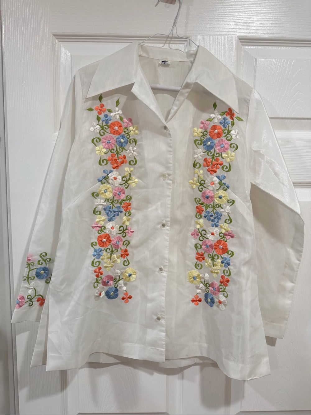 Vintage sheer embroidered floralbutton up top